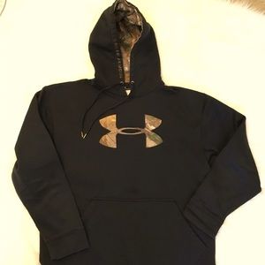 Men Under Armour camo hoodie. Excellent condition.